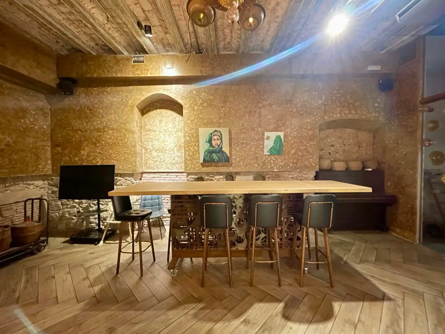 Commercial properties for transfer in Avinyo, Barri Gòtic