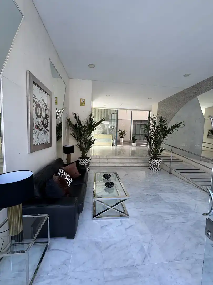 Wohnung zur Miete in  Sevilla Capital mit Klimaanlage, Schwimmbad und Balkon