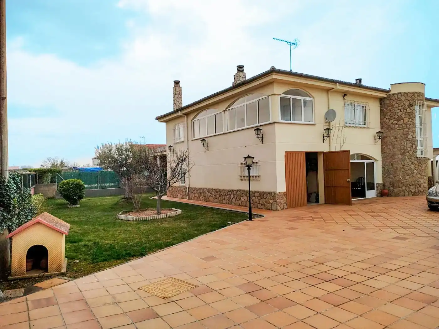 Jardí de Casa o xalet en venda en Castellanos de Villiquera amb Calefacció, Terrassa i Traster