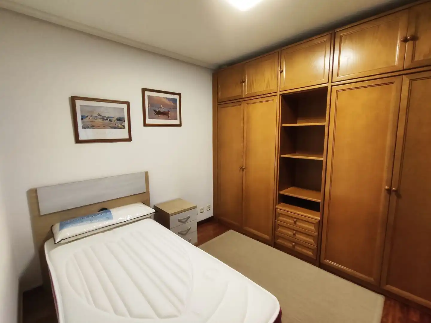 Habitación de Piso de alquiler en A Coruña Capital  con Calefacción y Amueblado