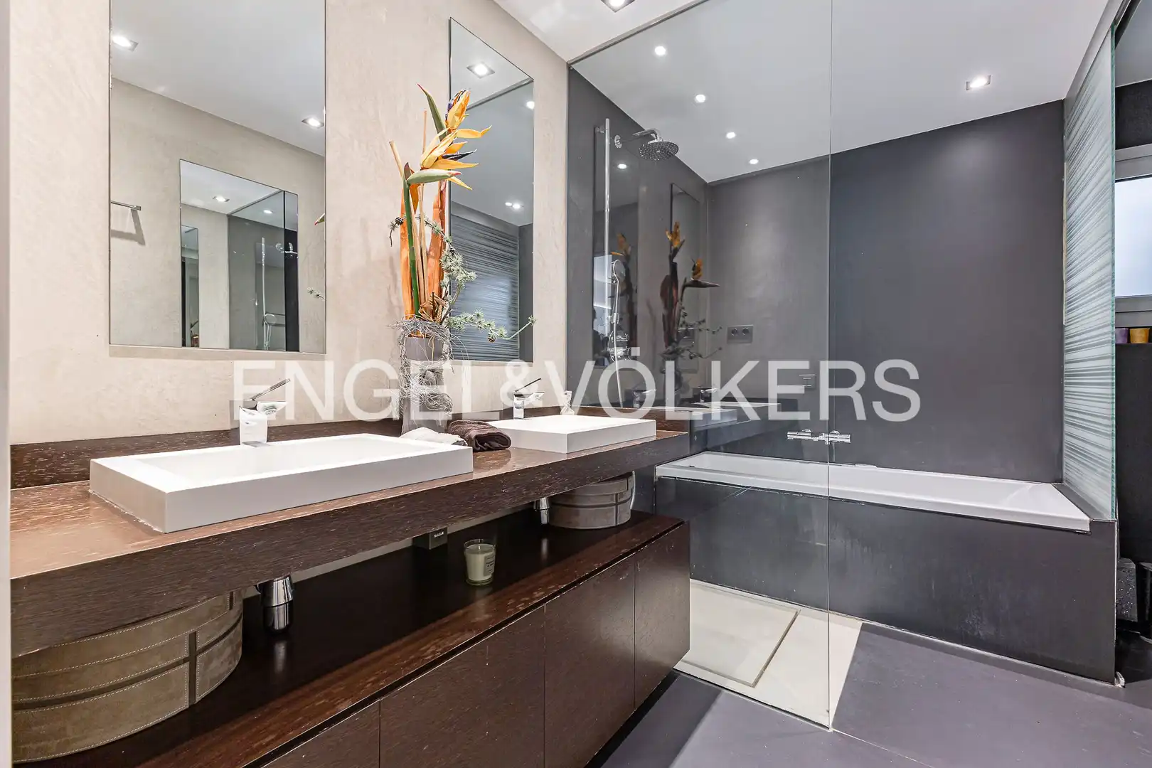 Baño de Piso en venta en Barcelona con Aire acondicionado, Calefacción y Jardín privado