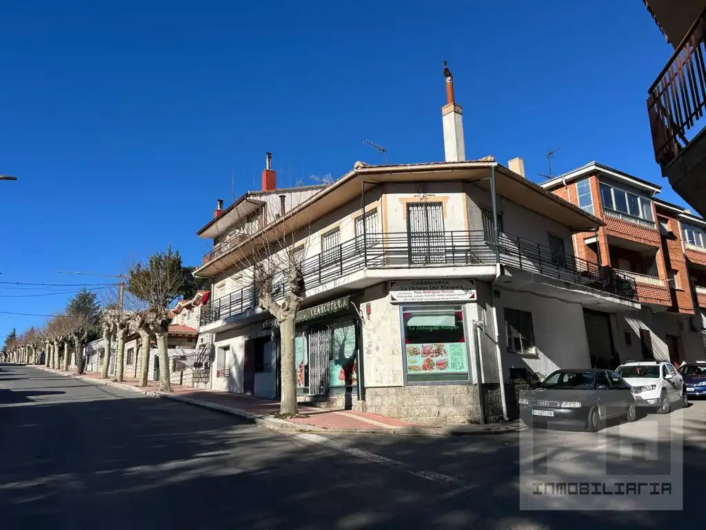 Local de lloguer a Avenida Navalperal, Las Navas del Marqués