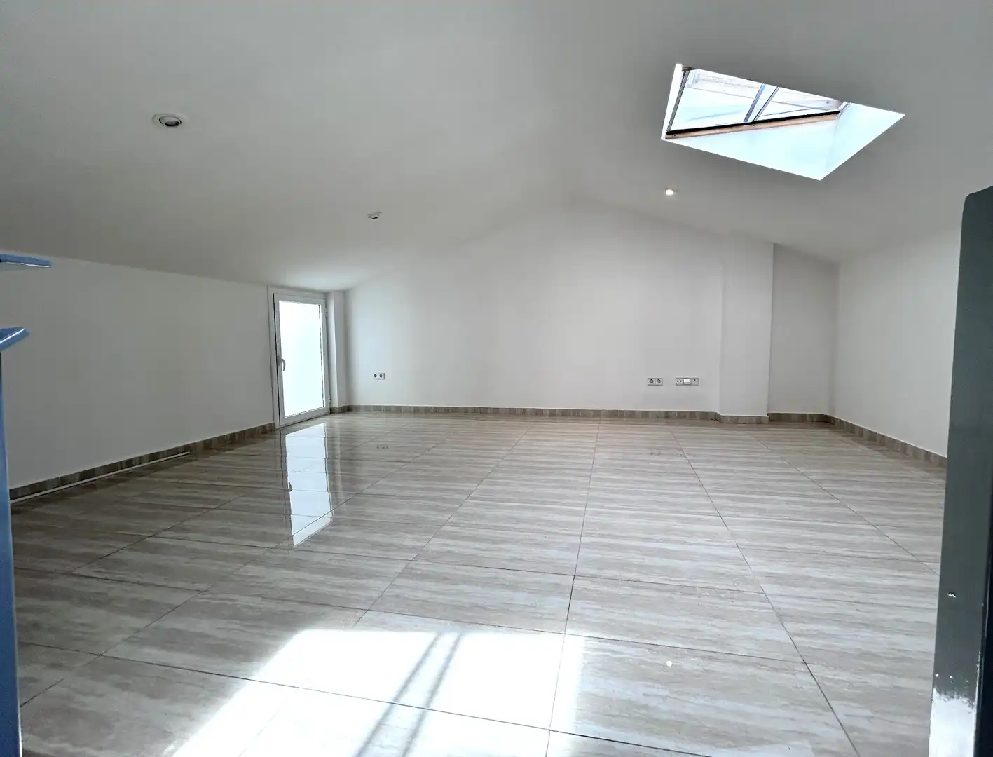 Maisonette zum Verkauf in Calella mit Klimaanlage, Heizung und Balkon