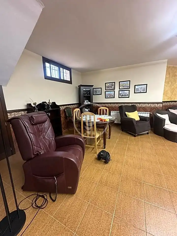 Casa o xalet en venda en Linares amb Aire condicionat, Calefacció i Jardí privat