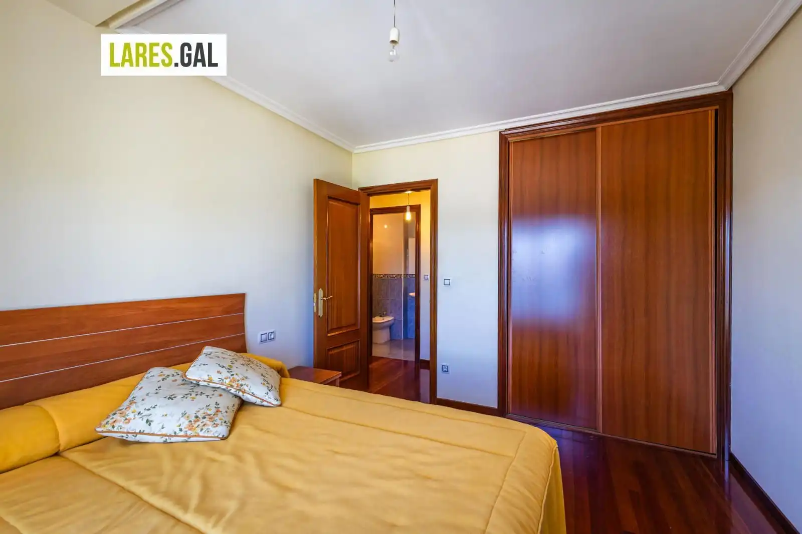 Habitación de Apartamento en venta en Moaña con Calefacción, Trastero y Amueblado