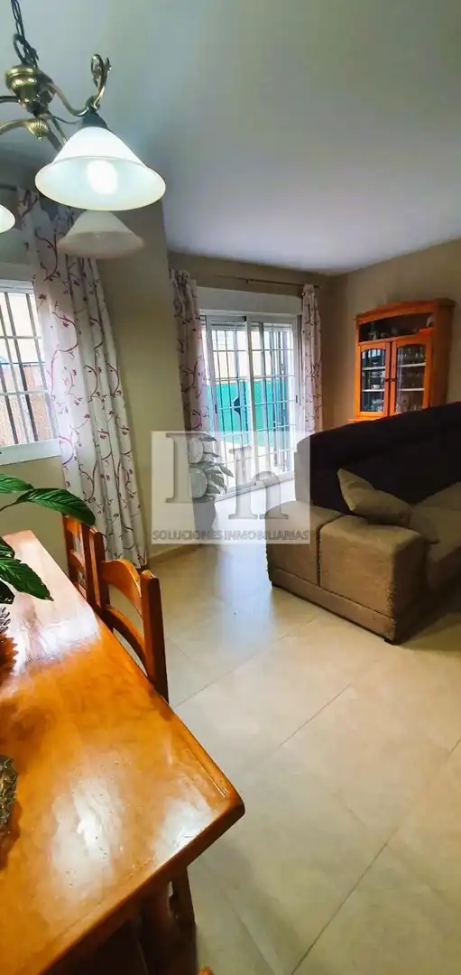 Sala de estar de Casa adosada en venta en Alhaurín de la Torre con Aire acondicionado, Calefacción y Jardín privado