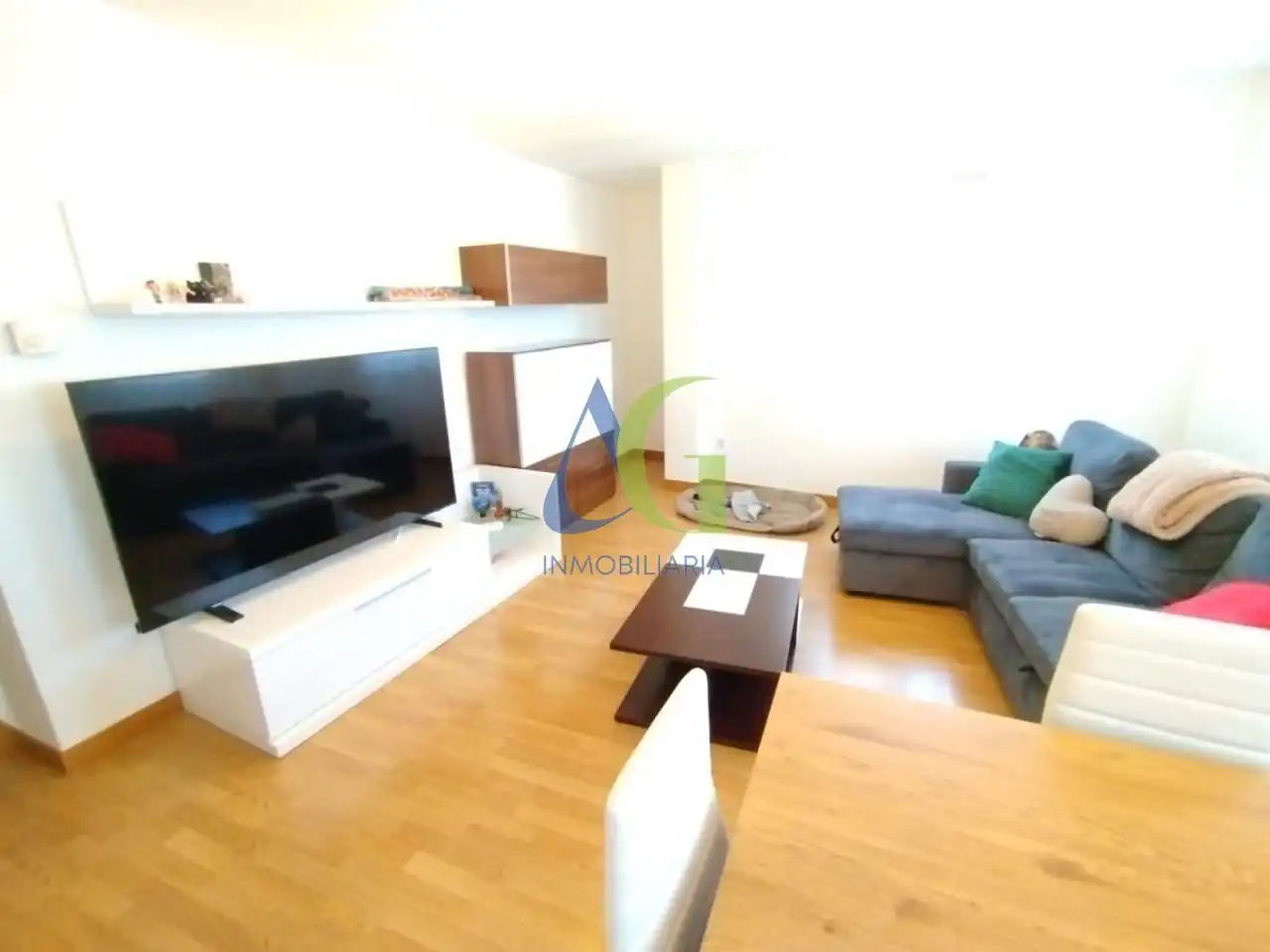Sala de estar de Piso en venta en Villaquilambre con Calefacción, Parquet y Trastero