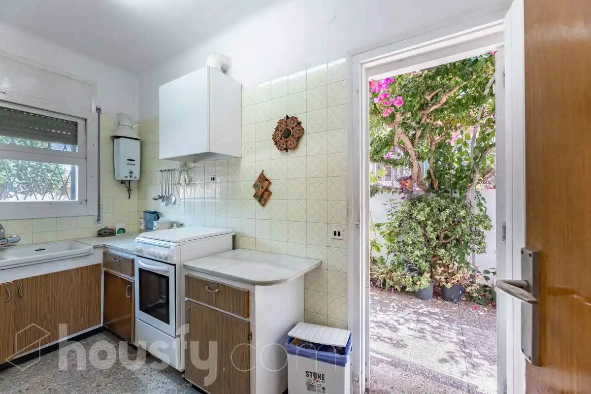Cuina de Casa o xalet en venda en Castelldefels amb Jardí privat, Terrassa i Traster