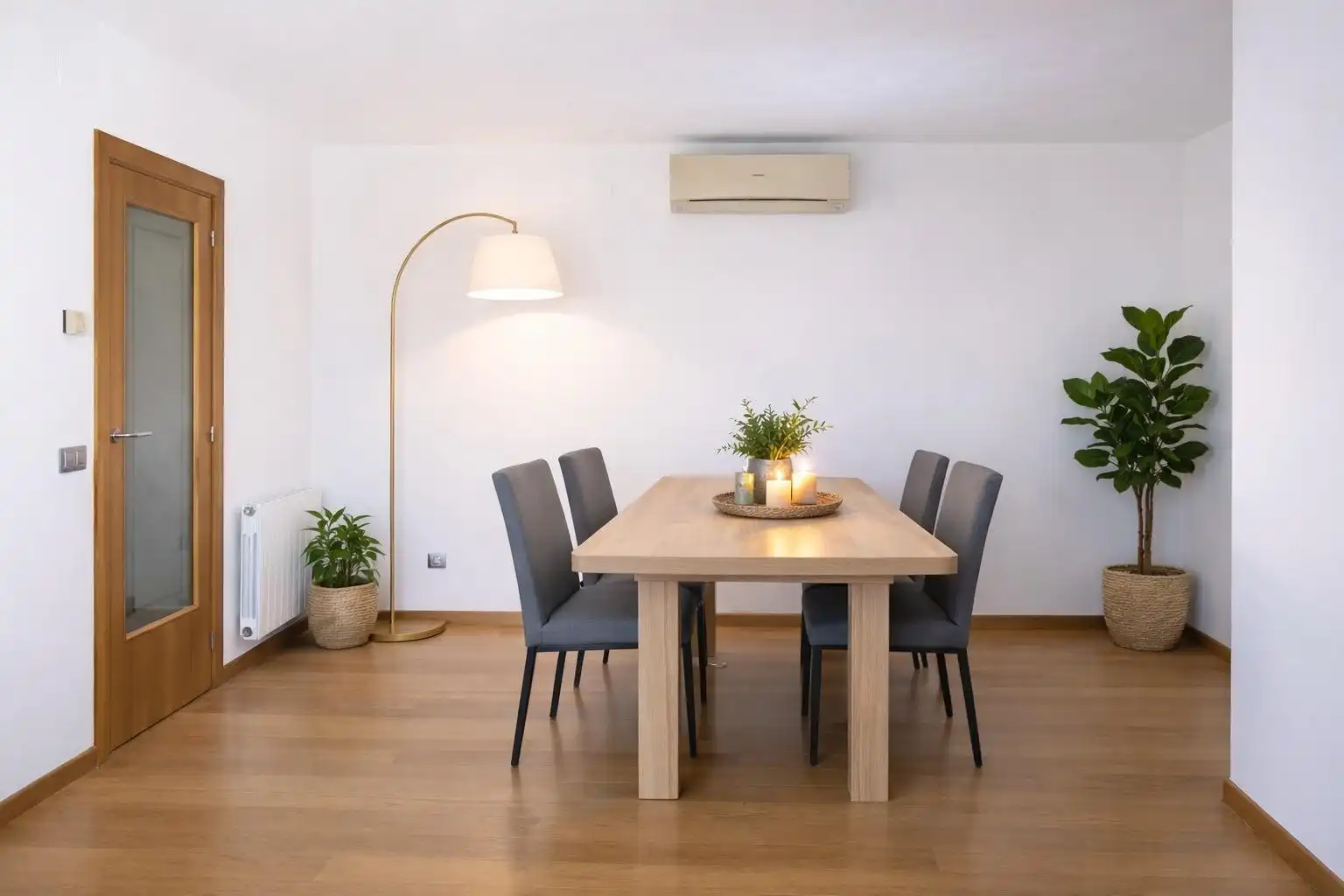 Dining room of Flat for sale in Badalona  with Air Conditioner, Heating and Parquet flooring