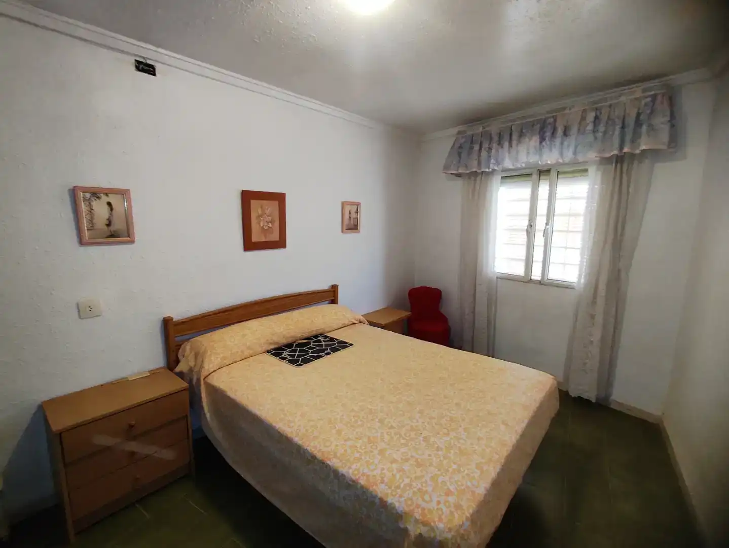 Dormitori de Casa adosada en venda en Elda amb Traster i Moblat
