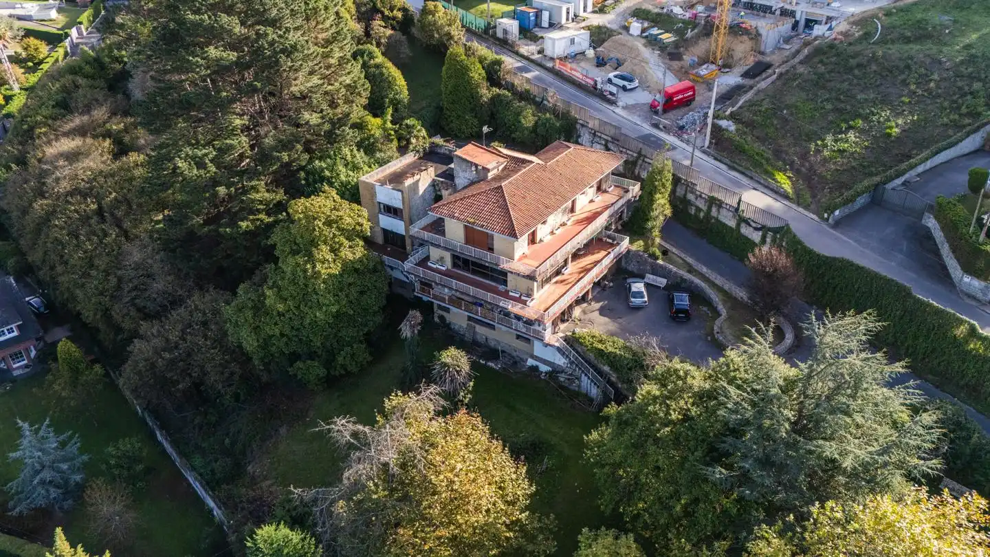 Vista exterior de Casa o xalet en venda en Gijón  amb Jardí privat i Terrassa