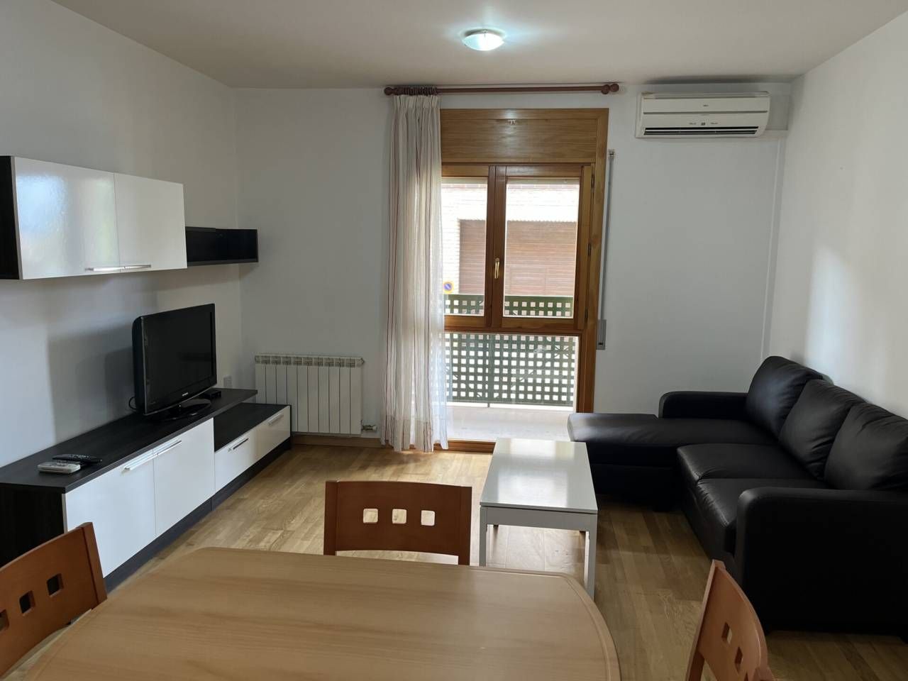 Living room of Flat for rent in Alcañiz  with Air Conditioner, Heating and Furnished
