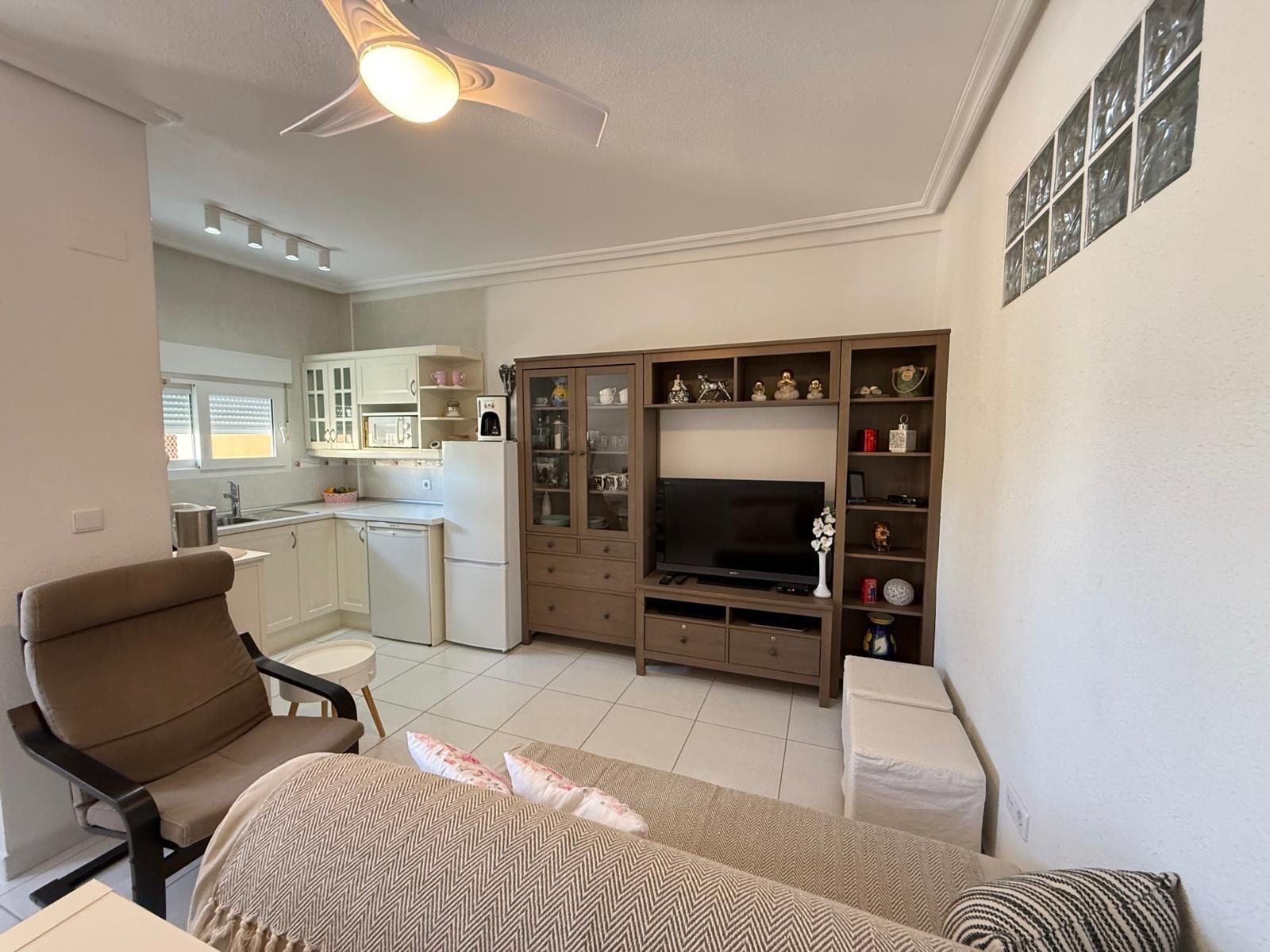 Sala d'estar de Apartament en venda en Torrevieja amb Piscina comunitària