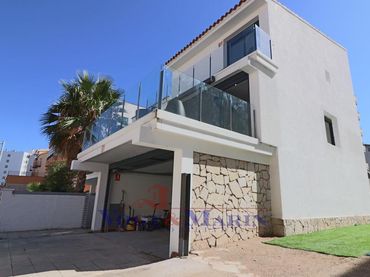 Casa con piscina en venta en Carrer de la Roca Negra
