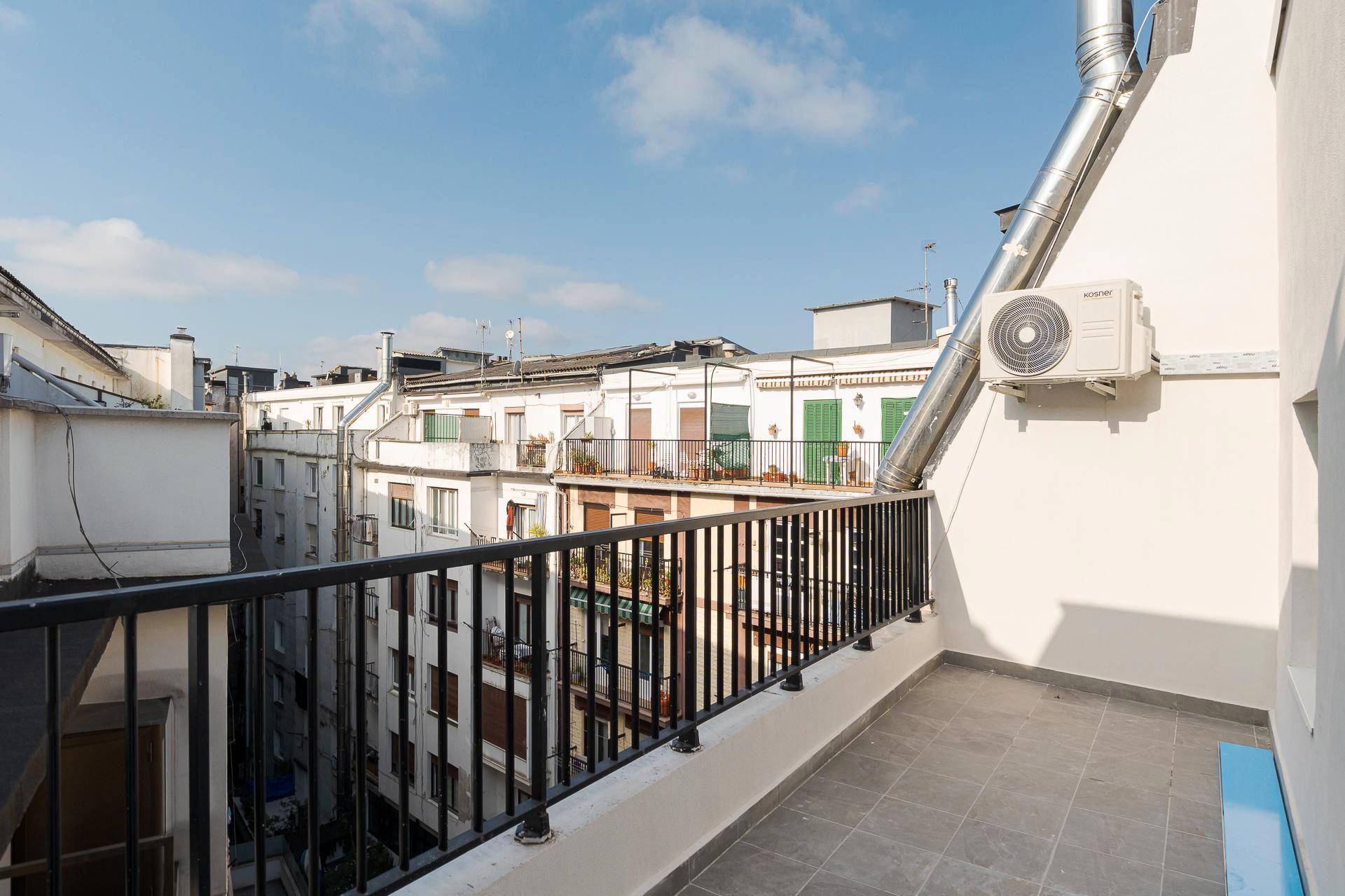 Flat for sale in Gloria Kalea, Gros