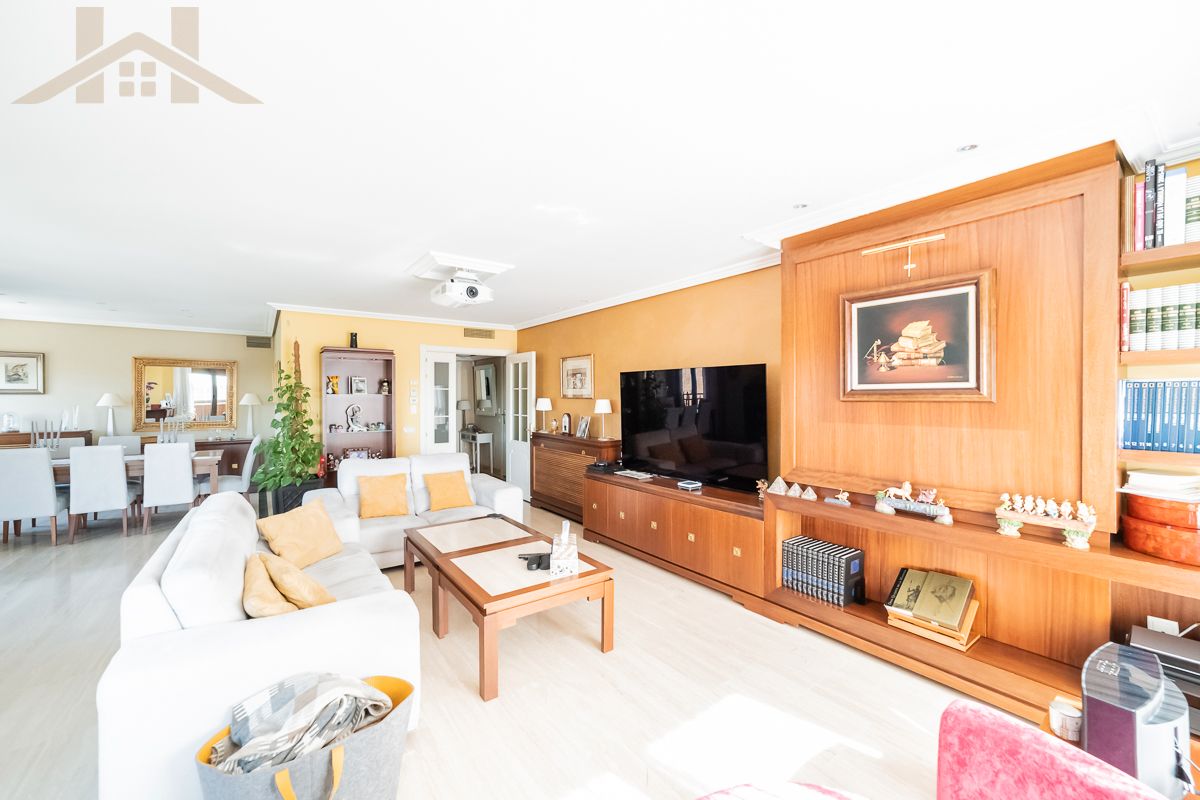 Living room of Duplex for sale in Majadahonda  with Air Conditioner, Heating and Terrace