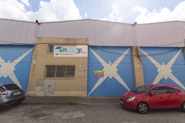 Nave industrial en Alquiler en C/ VALLE DE ORDESA 18 en Cadrete