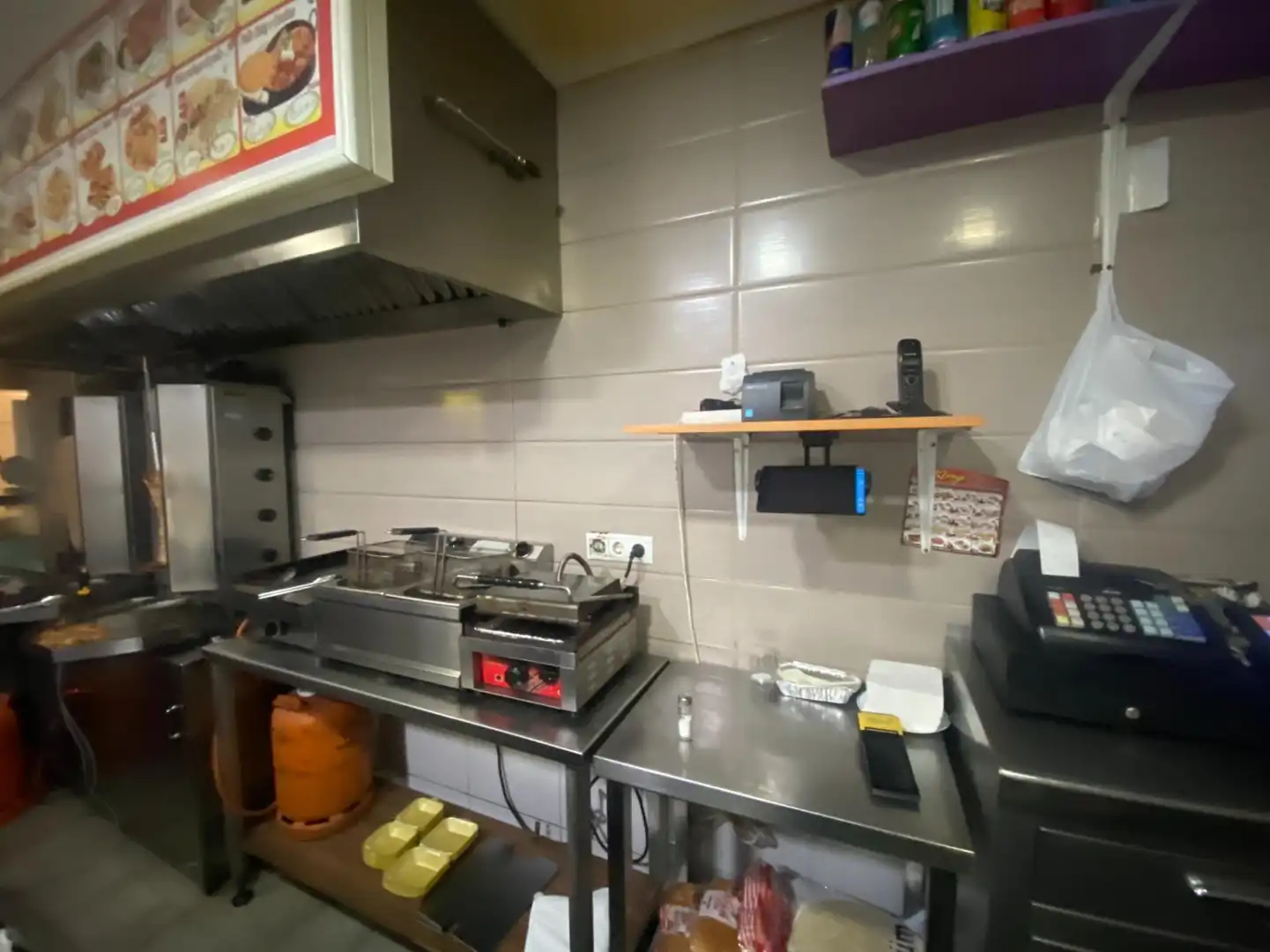 Cuina de Local de lloguer en Barcelona amb Aire condicionat