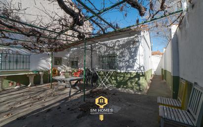 Vista exterior de Casa o xalet en venda en Mejorada del Campo amb Calefacció, Terrassa i Traster