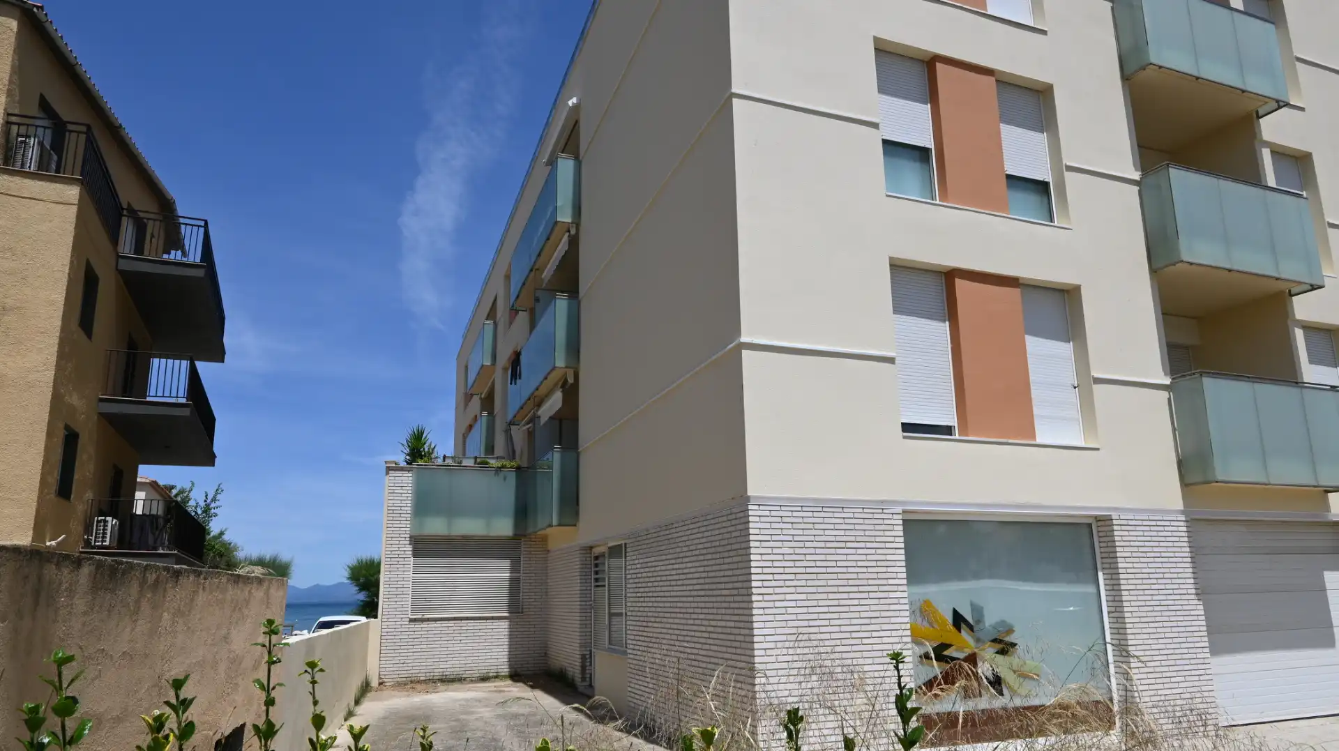 Außenansicht von Wohnungen zum Verkauf in L'Escala mit Klimaanlage, Terrasse und Möbliert
