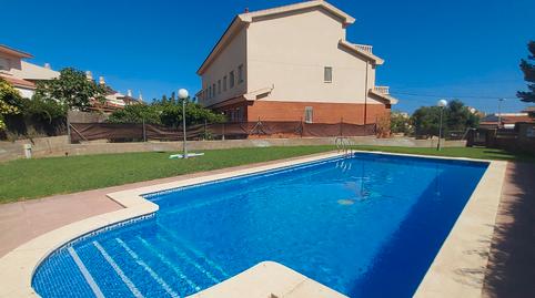 Foto 2 de Casa adosada en venta en Carrer de Les Gardenies, Platja de Mont-roig, Mont-roig del Camp