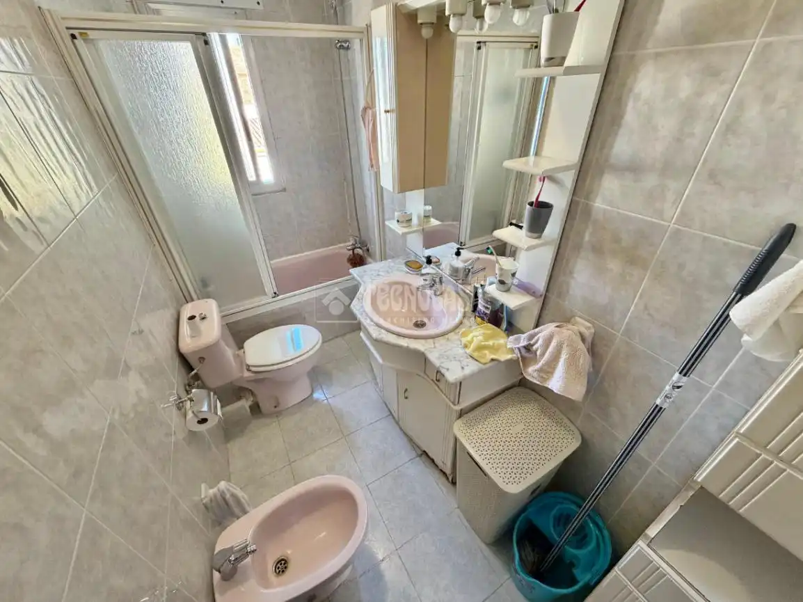 Bathroom of Flat for sale in Madrid