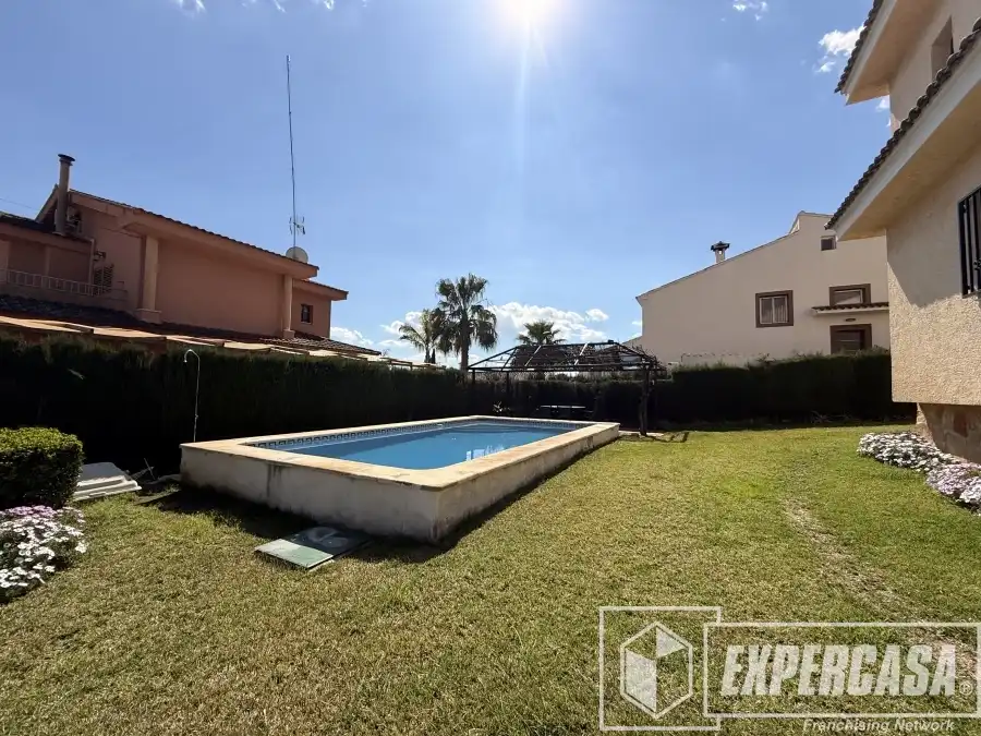 Piscina de Casa o xalet en venda en Riba-roja de Túria amb Aire condicionat, Calefacció i Terrassa