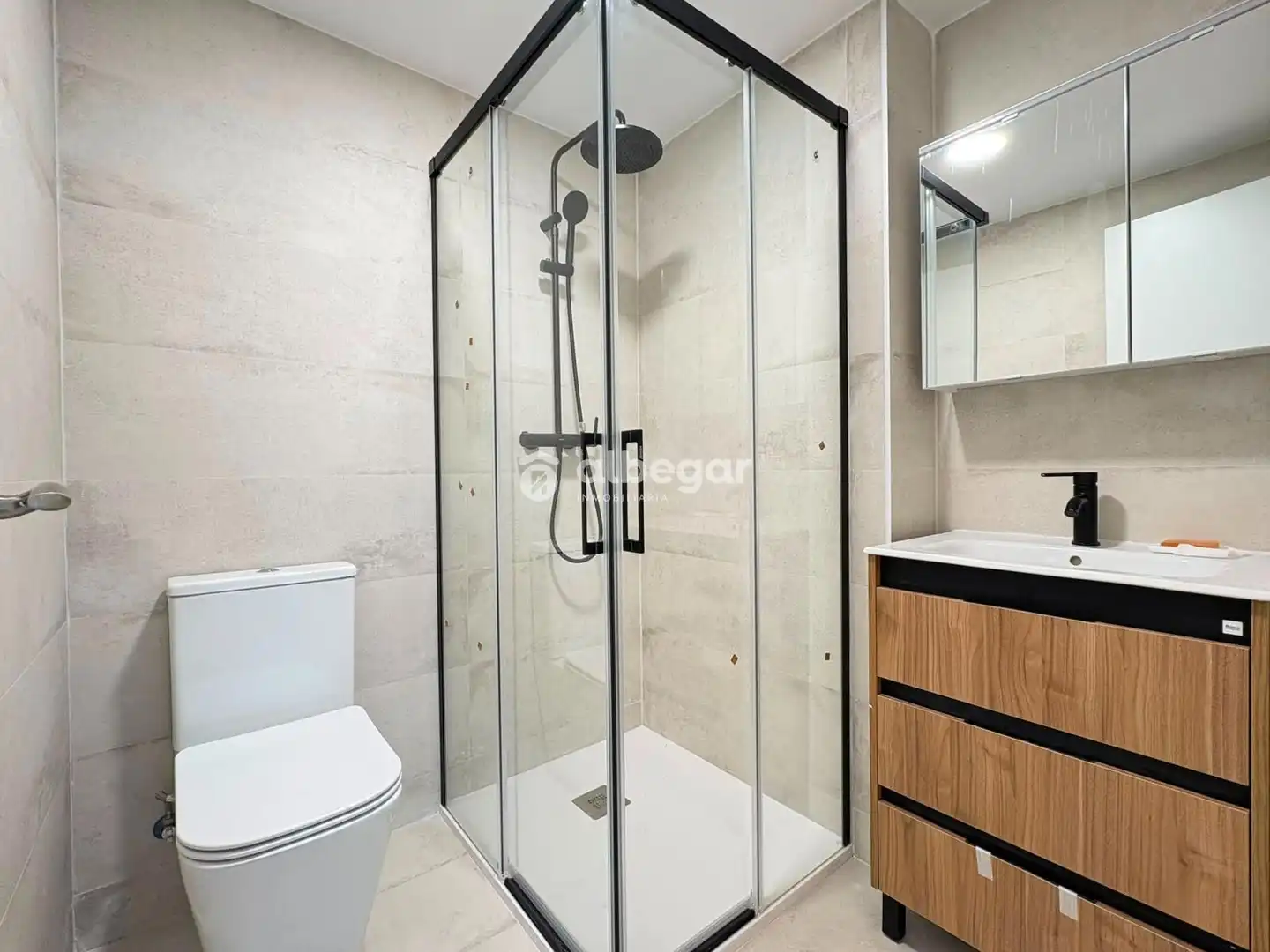 Baño de Piso en venta en Valencia con Aire acondicionado