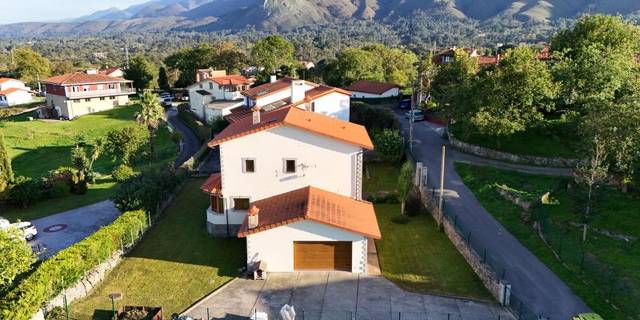 Casa-chalet en Venta en Barrio LA COLLADA en Peñamellera Alta