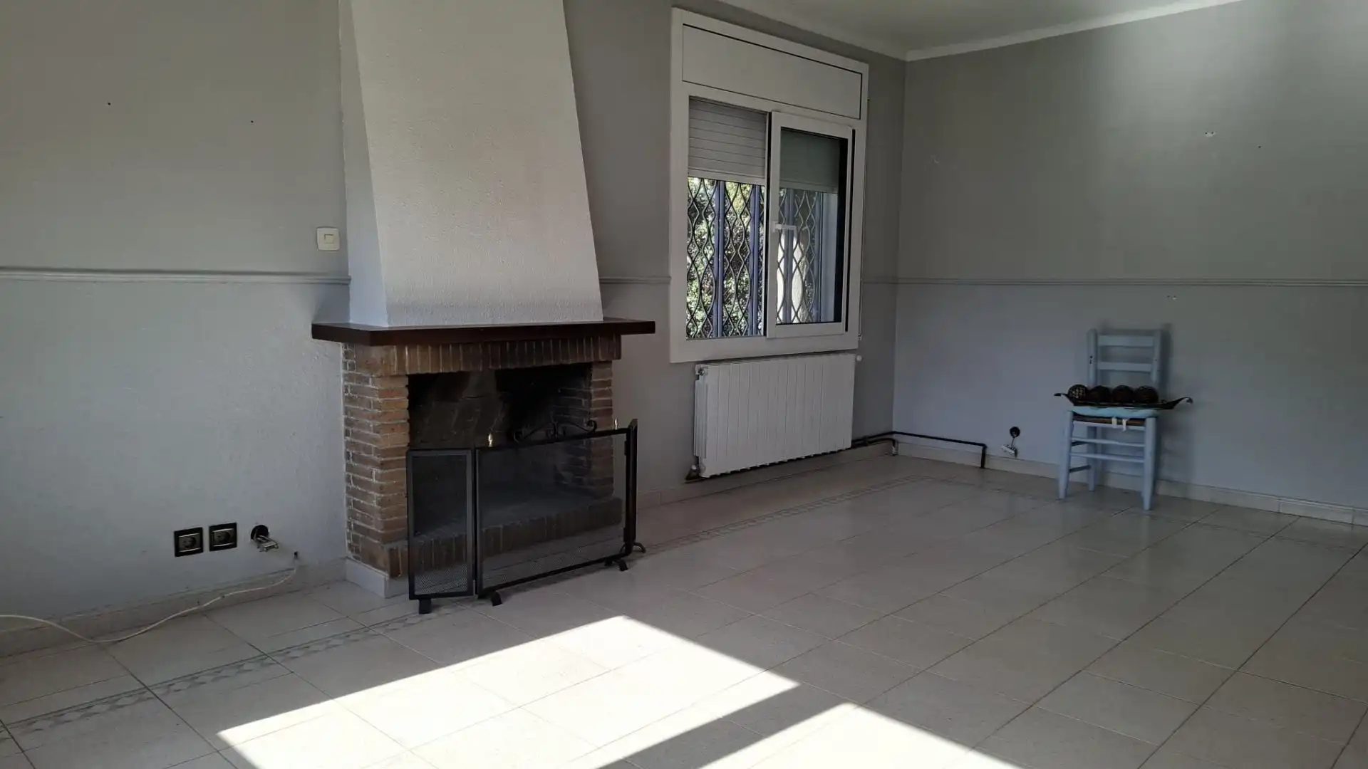 Sala d'estar de Casa o xalet en venda en Vallirana amb Calefacció, Terrassa i Traster
