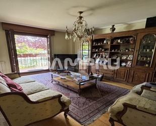 Sala d'estar de Pis en venda en Vitoria - Gasteiz amb Calefacció, Jardí privat i Terrassa