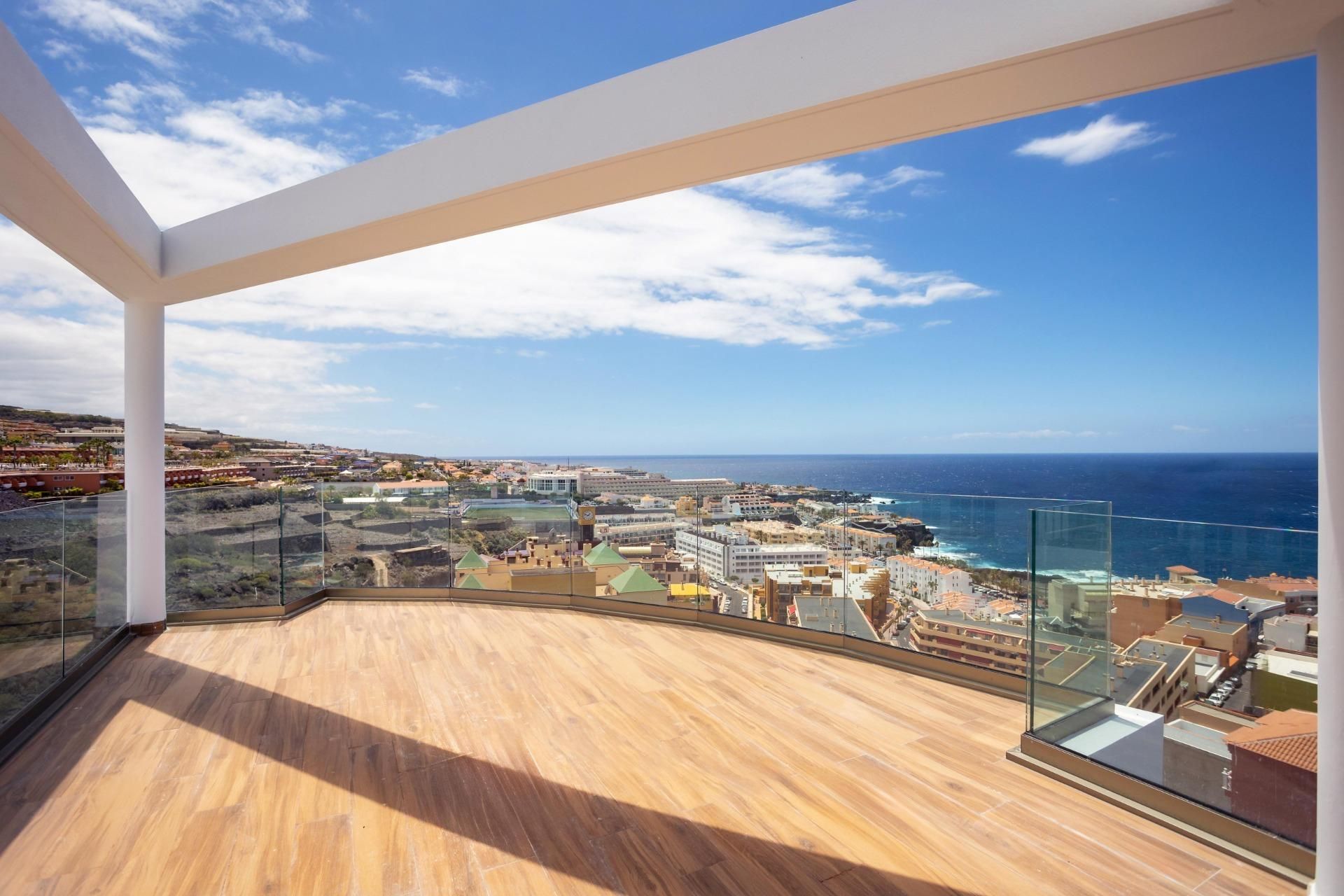 Vista exterior de Pis en venda en Santiago del Teide amb Aire condicionat, Terrassa i Piscina comunitària