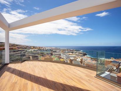 Vista exterior de Pis en venda en Santiago del Teide amb Aire condicionat, Terrassa i Piscina comunitària
