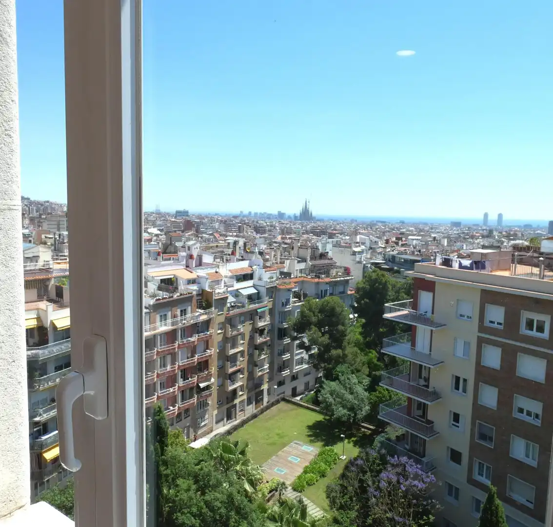 Schlafzimmer von Dachboden zur Miete in Barcelona mit Parkett
