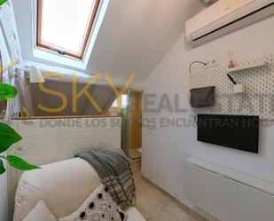 Attic for rent to own in Calle de Juanelo,  Madrid Capital