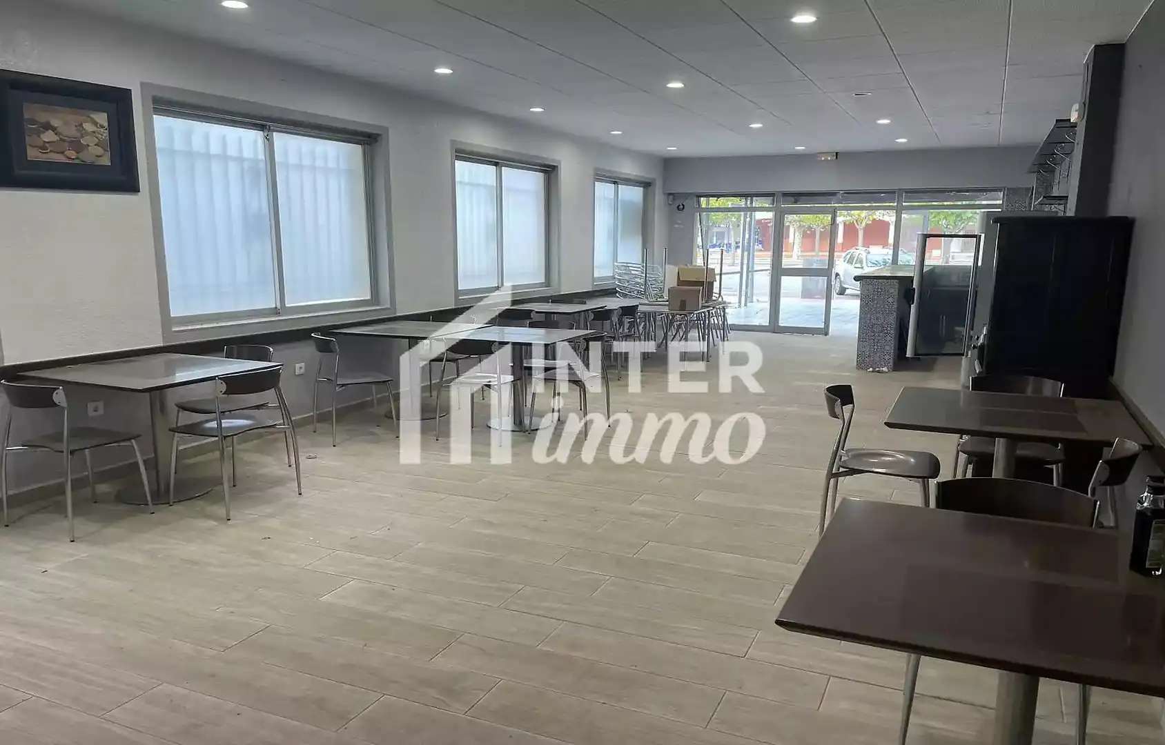 Locale commerciale in vendita a Sector MUGA B1, imagen 2