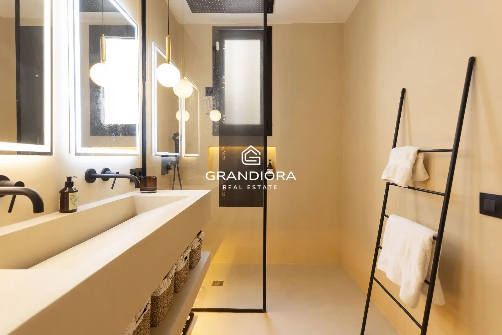 Bathroom of Flat for rent in Barcelona  with Air Conditioner