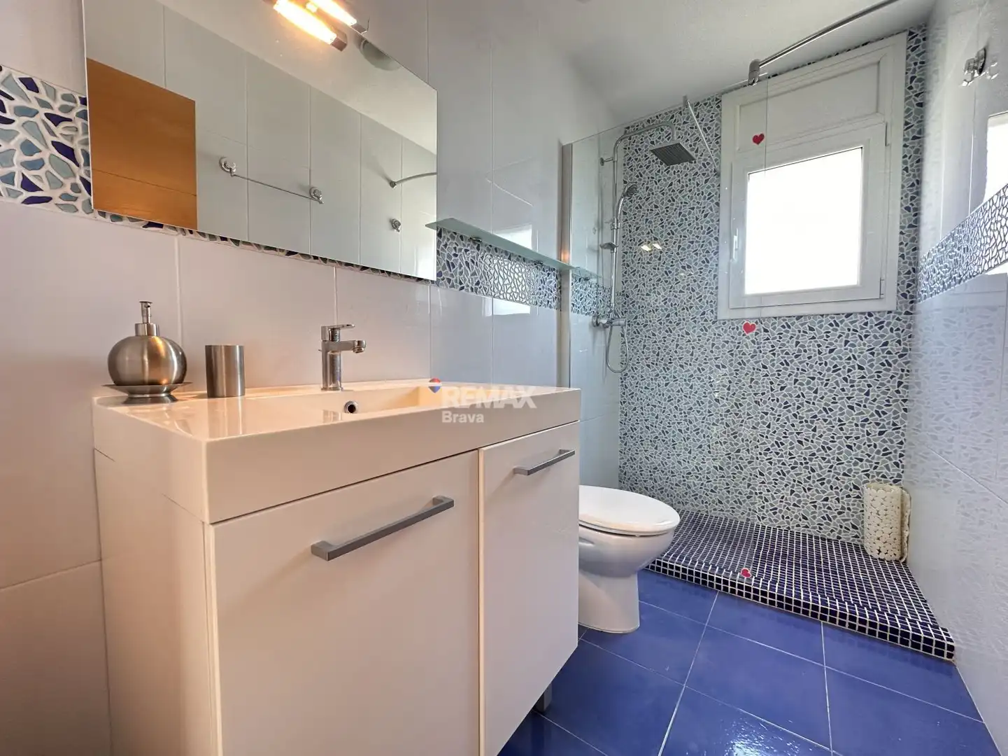 Bany de Casa o xalet en venda en Roses amb Aire condicionat, Jardí privat i Piscina