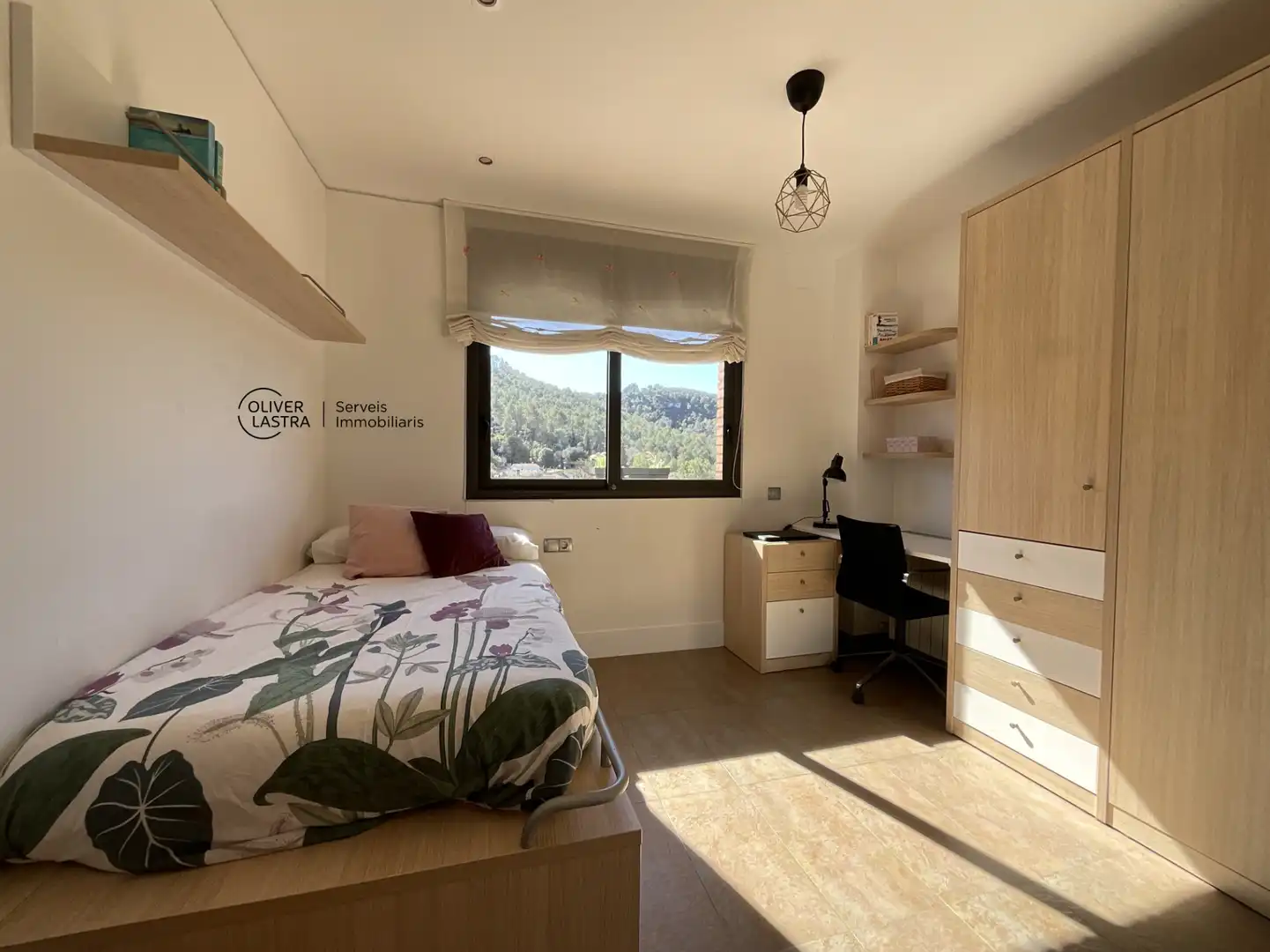Habitación de Casa o chalet en venta en Corbera de Llobregat con Aire acondicionado, Calefacción y Jardín privado