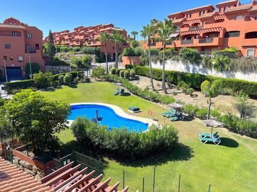 Duplex avec piscine à vendre à Estepona Pueblo