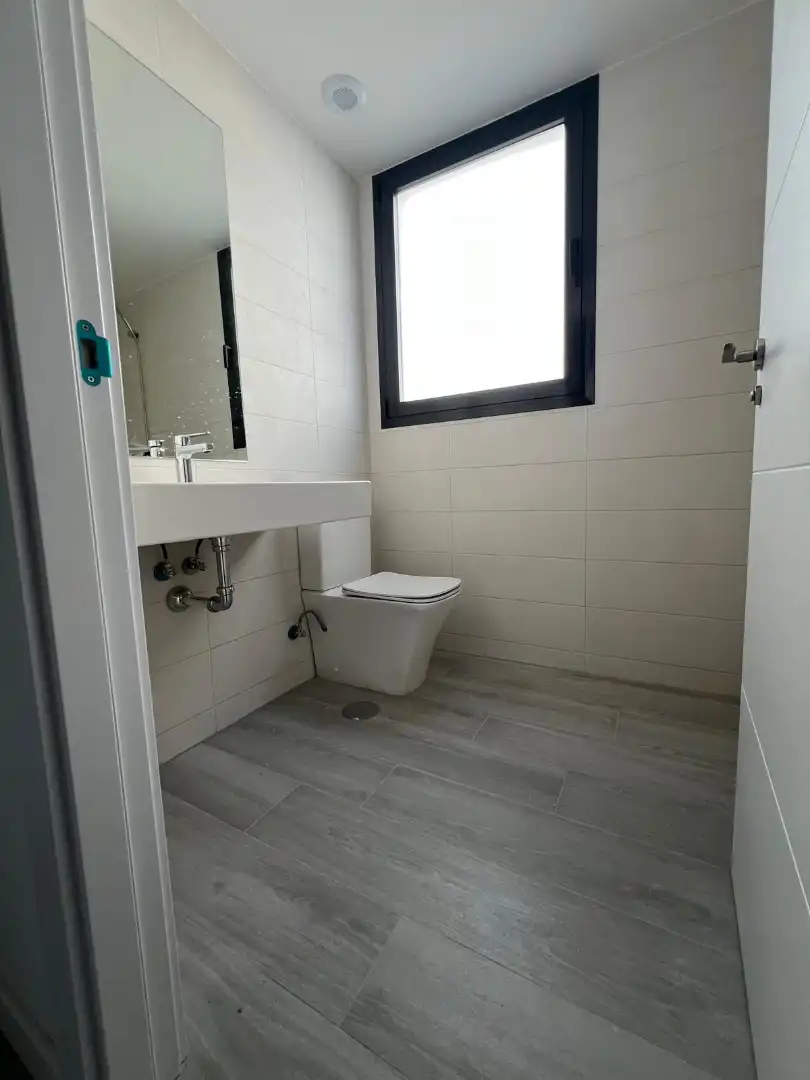 Baño de Casa adosada en venta en Villalbilla con Calefacción, Jardín privado y Terraza