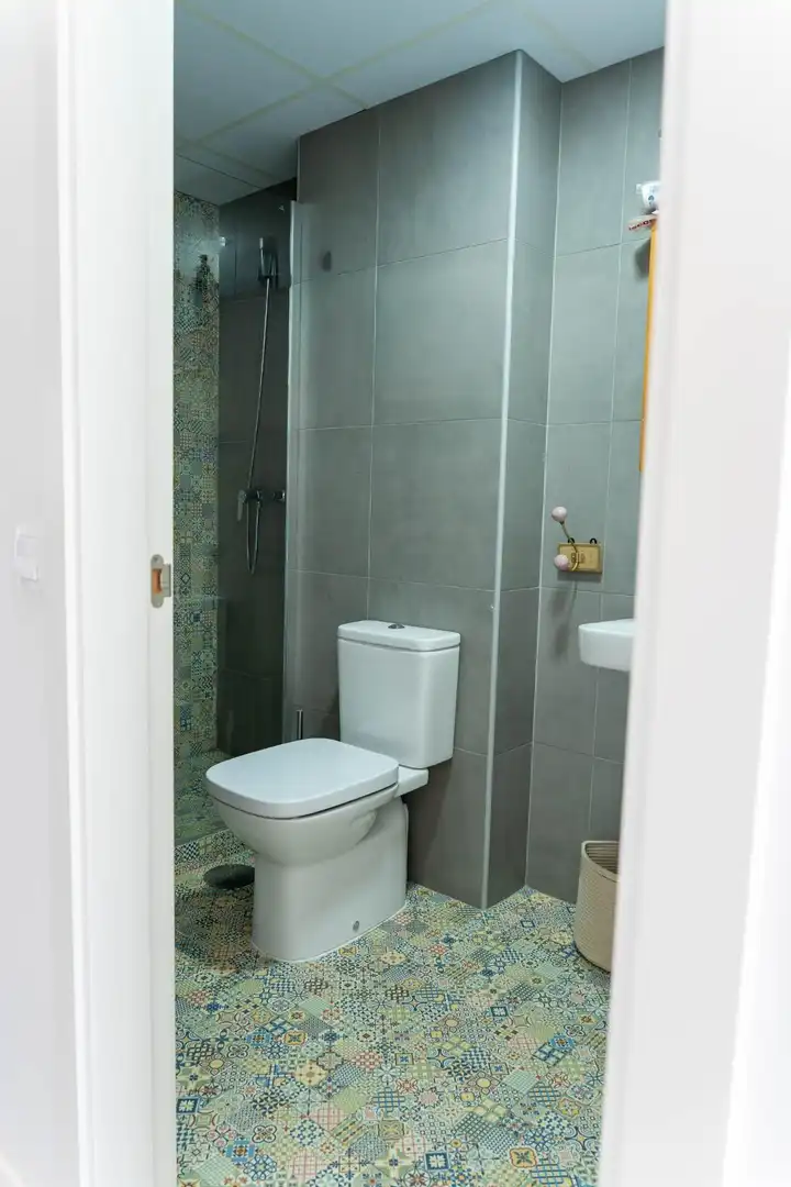 Baño de Piso en venta en Tomares con Aire acondicionado, Calefacción y Jardín privado