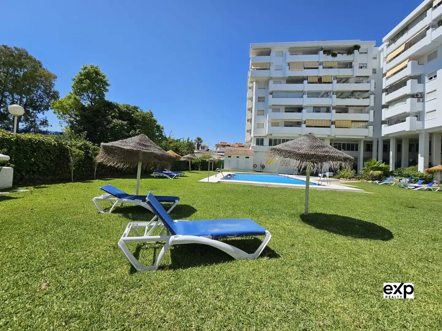 Swimming pool of Flat for sale in Fuengirola  with Air Conditioner, Swimming Pool and Furnished