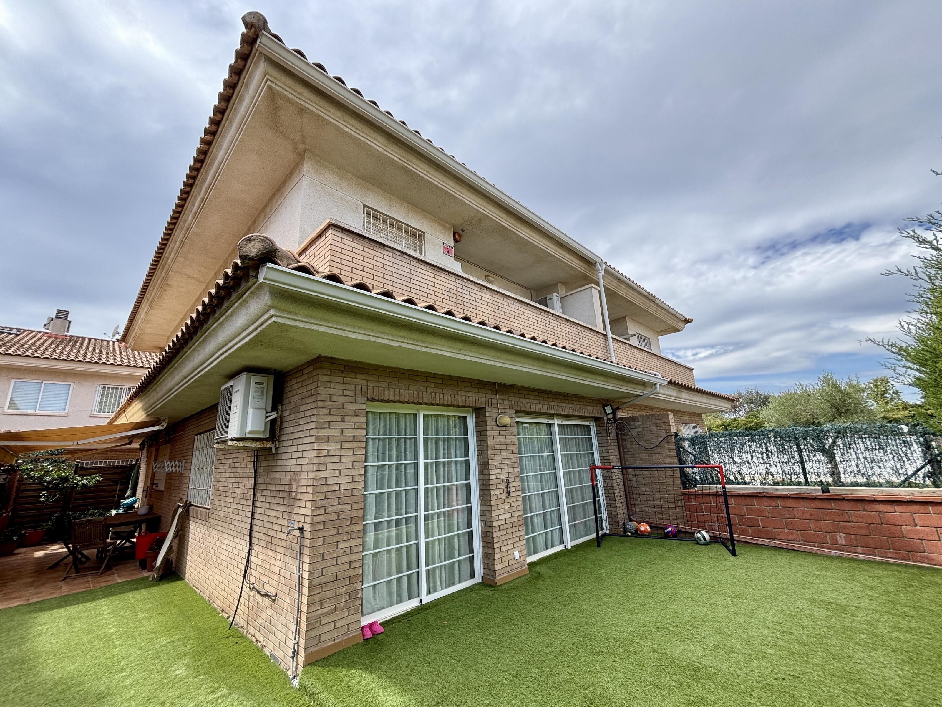 Exterior view of House or chalet for sale in Cambrils  with Air Conditioner, Private garden and Terrace