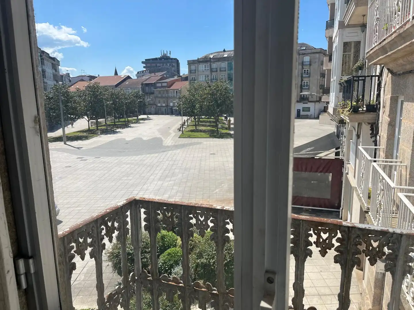 Vista exterior de Edificio en venta en Ponteareas