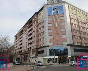 Vista exterior de Pis de lloguer en León Capital  amb Calefacció, Terrassa i Traster