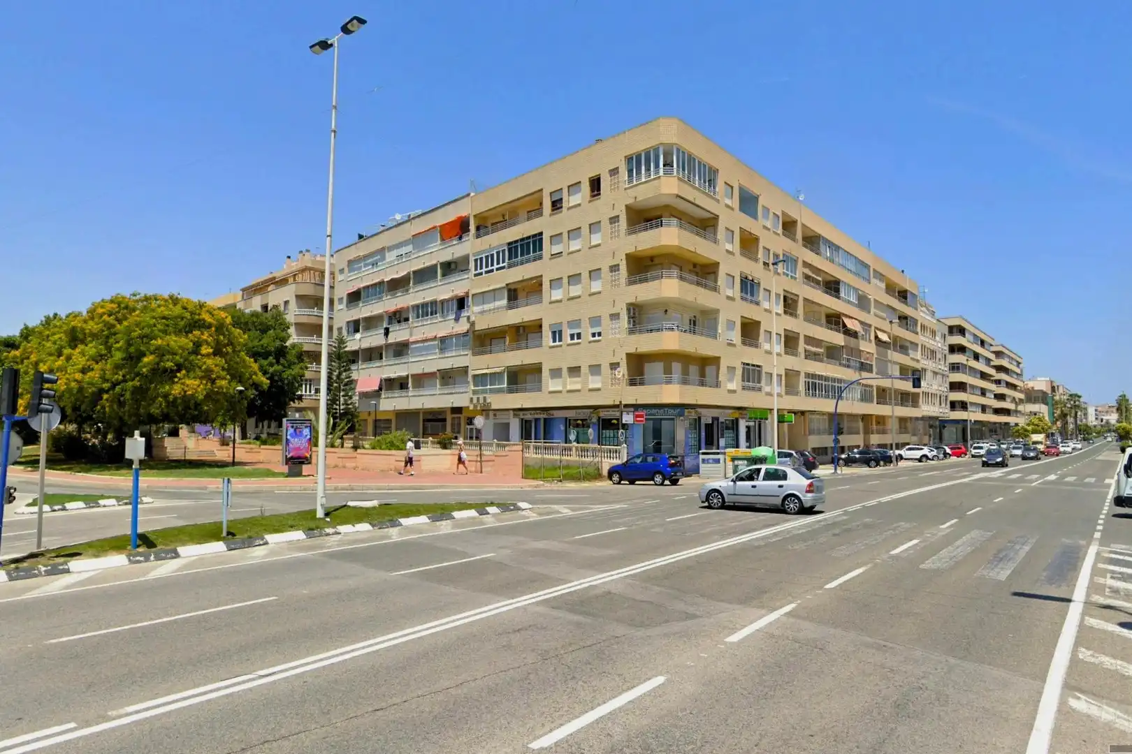 Apartamento con terraza en venta en Avenida Av. de Pinoso 12, imagen 39