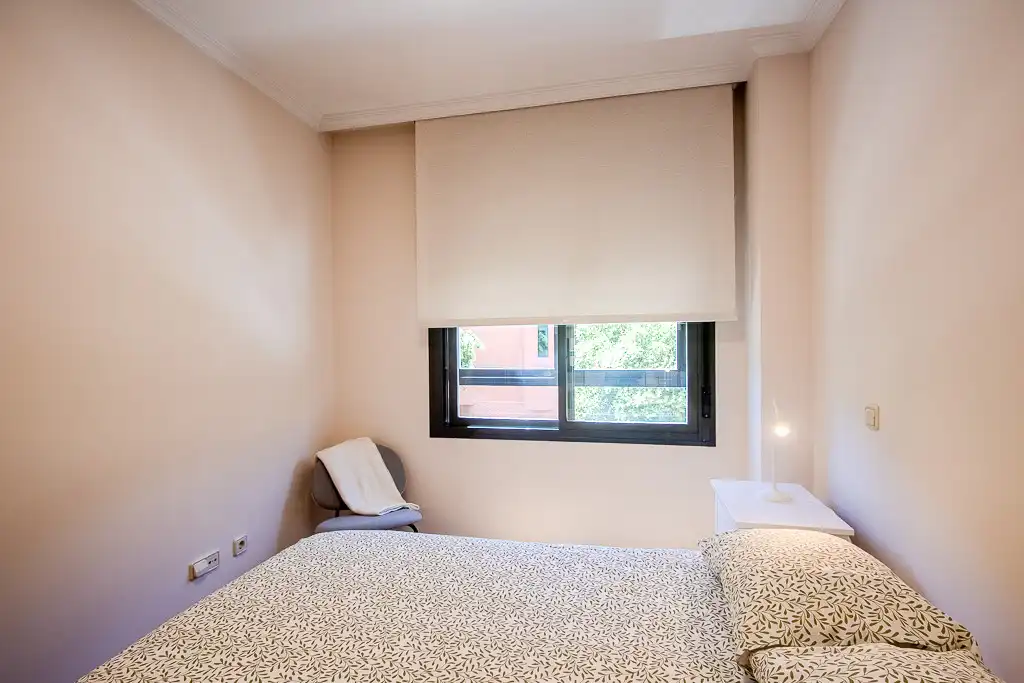 Bedroom of Flat for rent in Madrid  with Air Conditioner, Private garden and Storage room