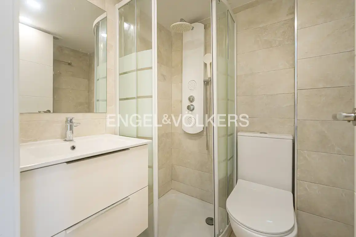 Bathroom of Flat for sale in Benidorm  with Air Conditioner, Terrace and Community pool