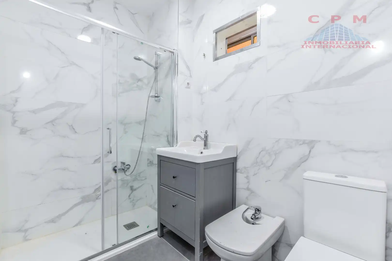 Badezimmer von Wohnung zur Miete in Madrid mit Klimaanlage, Heizung und Parkett